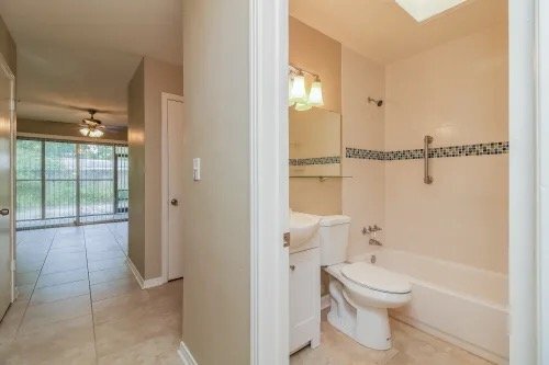 Building Photo - 625 Holland Ave