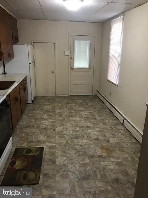 Building Photo - 554 N Plum St