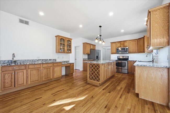 Building Photo - 48 Blue Hills Dr