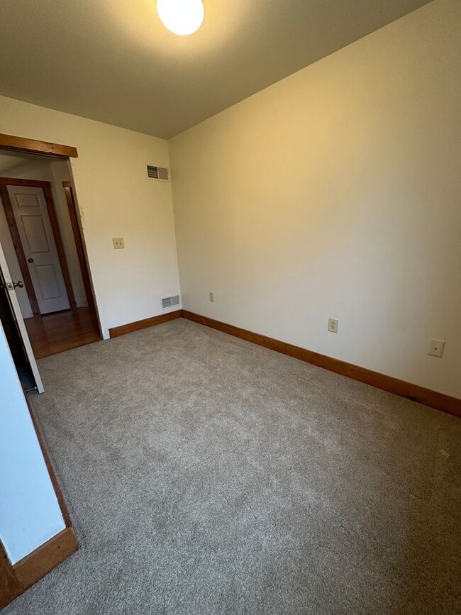 Building Photo - 3 Bedroom Townhouse Leola