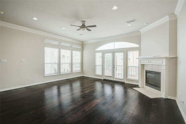 Building Photo - 5417 Lillian St