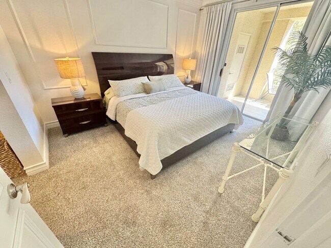 Building Photo - Great opportunity condo in a highly desirable central Las Vegas location