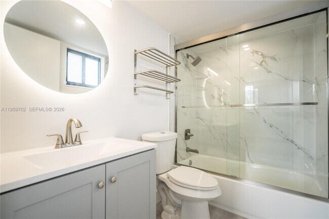 Building Photo - 6960 Rue Vendome