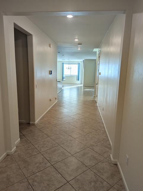 Building Photo - 10242 S Pantano Knolls Dr