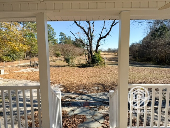 Building Photo - 1049 Long Branch Church Rd