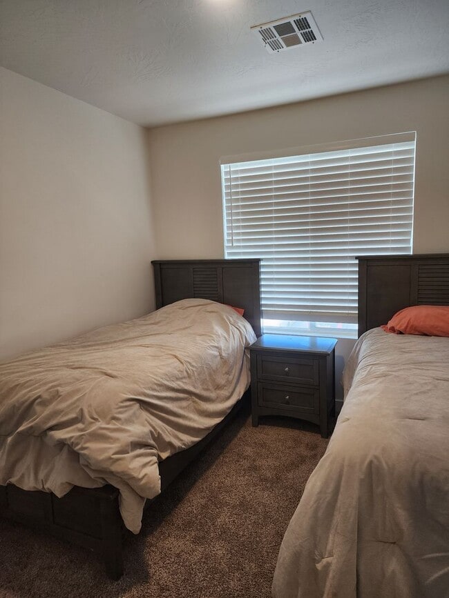 Building Photo - Northfield Townhome for Rent $1880 mo.