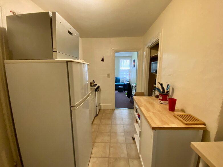 Building Photo - 59 Joy St