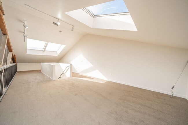 Building Photo - 1617 32nd St