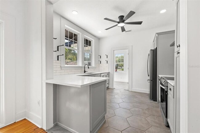 Building Photo - 2830 2nd Ave N