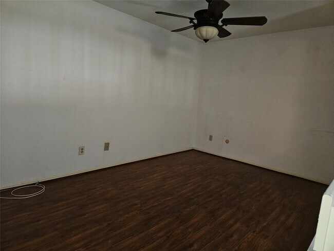 Building Photo - 2425 Holly Hall St