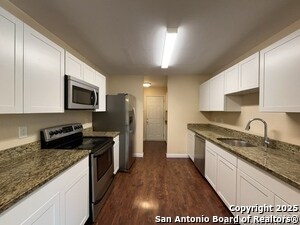 Building Photo - 6734 Honeyridge Ln