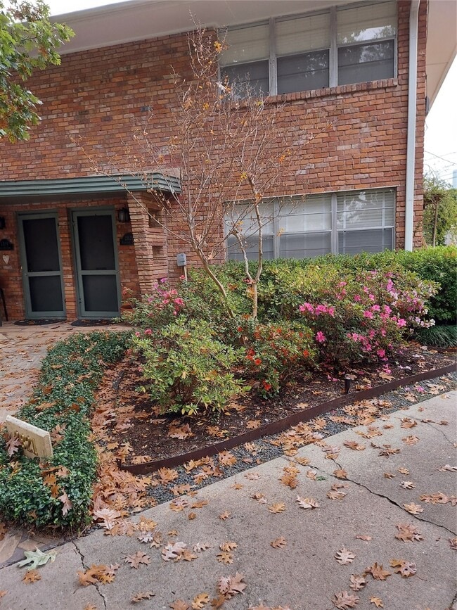 Building Photo - 2821 Eastgrove Ln