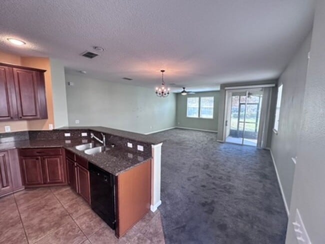 Building Photo - ***TWO WEEKS FREE*** Stylish 3BR Townhome with Garage & Walk-In Closet