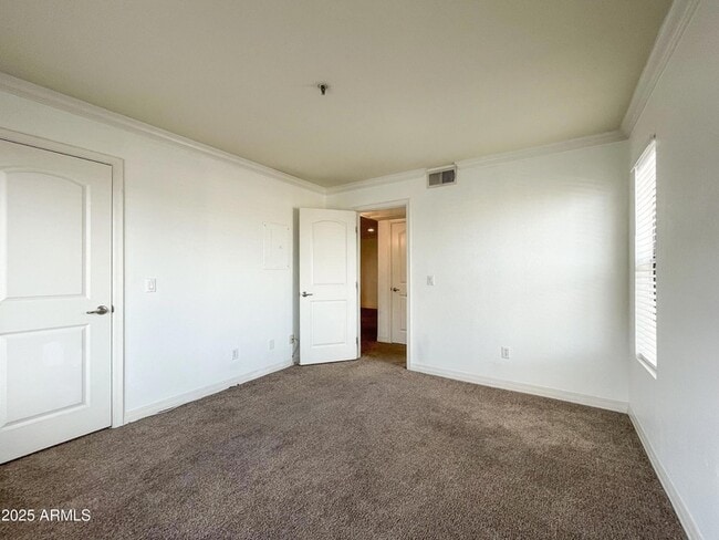 Building Photo - 2025 E Campbell Ave