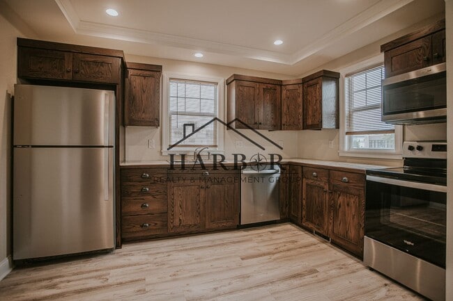 Primary Photo - 107 1st St NW