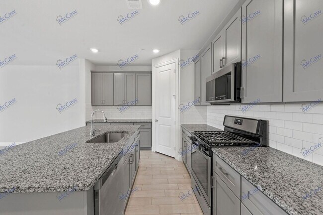 Building Photo - 807 Ponds Edge Ln