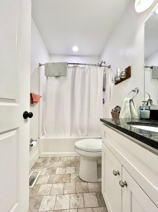 Building Photo - Amazing 5 bed 2.5 bath in Allston... BROKER FEE PAID NY LANDLORD!!