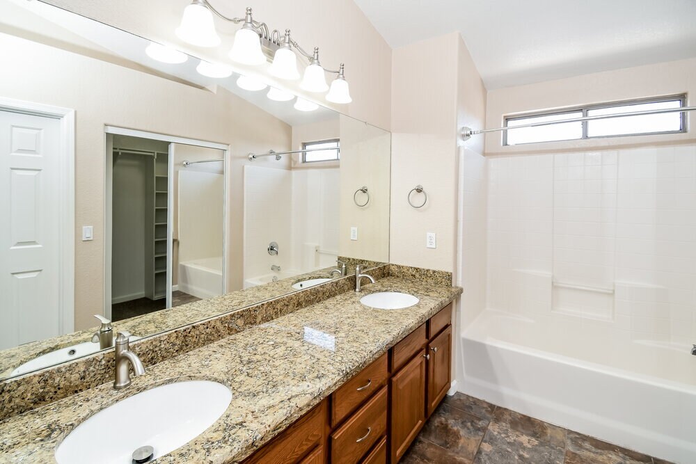 Building Photo - 810 E Rossi Ct