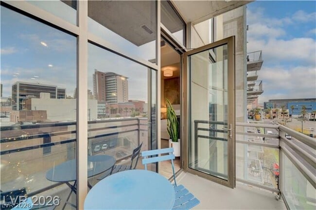 Building Photo - 353 E Bonneville Ave