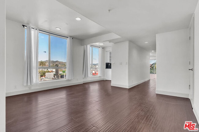 Building Photo - 131 Croft Ave