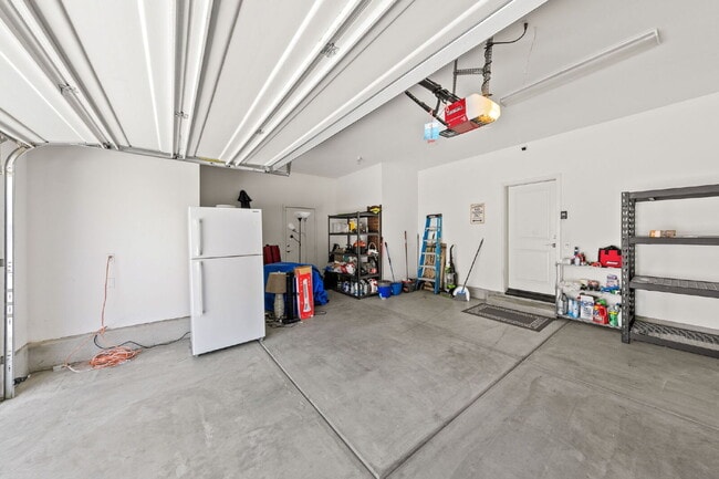 Building Photo - Love your life at Escaya in Chula Vista! 4Bed/2.5Ba attached garage home for rent