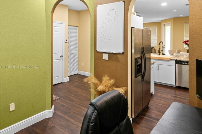 Building Photo - 6037 SW 19th St