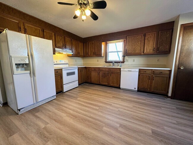 Building Photo - 33 Elwood Ave