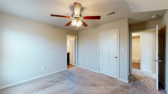 Building Photo - 914 Fairview Ave