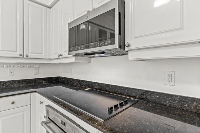 Building Photo - 703 Crandon Blvd