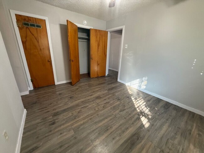 Building Photo - 2125 Cedar Crest Dr