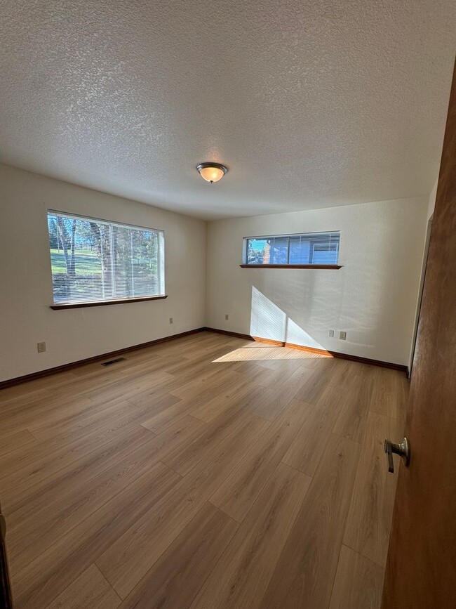 Building Photo - Beautiful Partial Lake View Home on the Go...