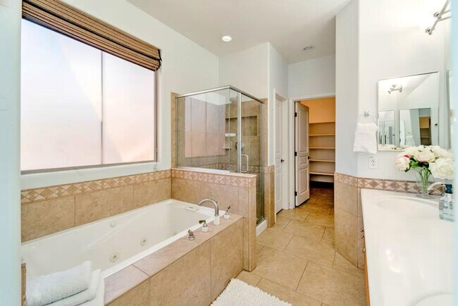 Building Photo - 1549 E Judi Pl