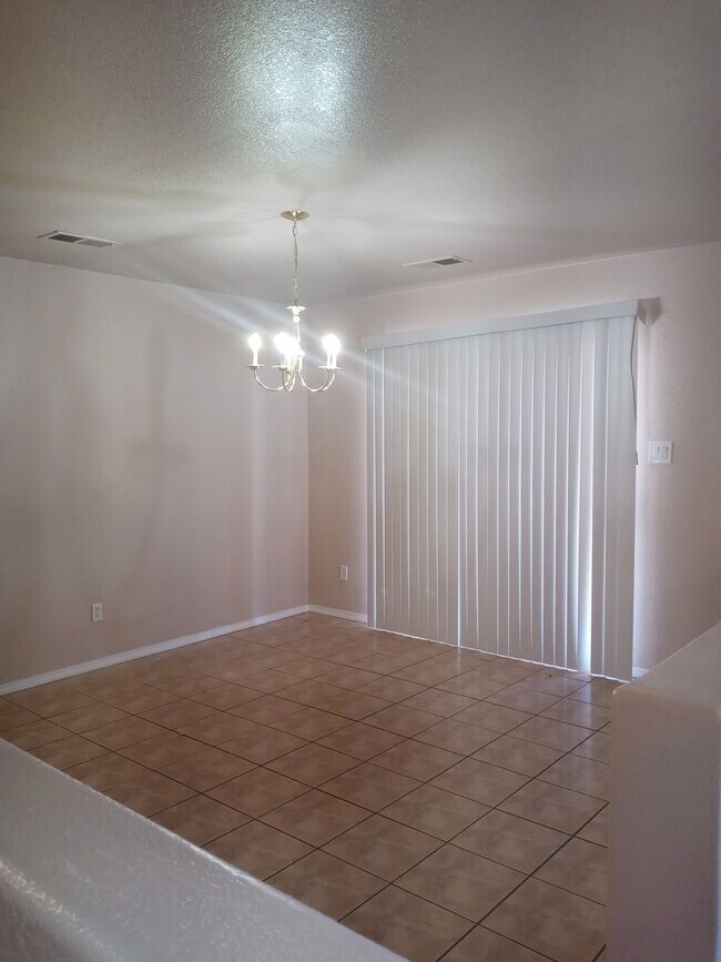 Building Photo - 9900 Sunshine Mesa Dr NW