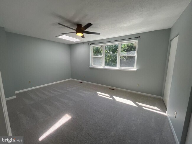 Building Photo - 8523 Pine Run Ct