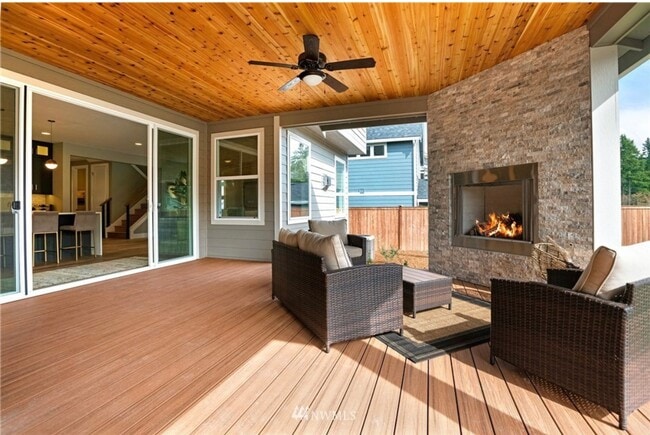 Building Photo - Gorgeous 4 Bedroom Gig Harbor Home in Gated Community