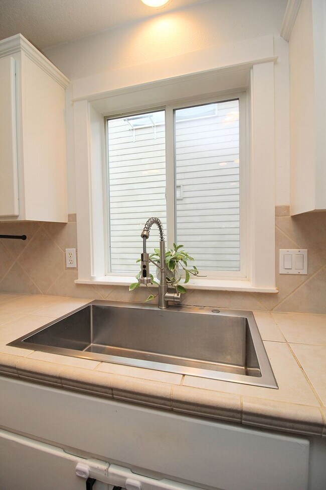 Building Photo - Delightful Newer Construction 3 Bed/2.5 Bath Home in Tranquil Beaverton Neighborhood