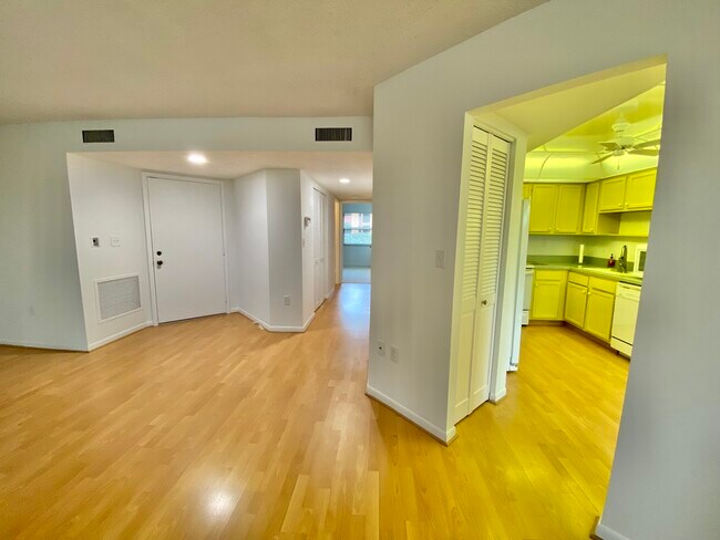 Building Photo - 1516 Mainsail Dr