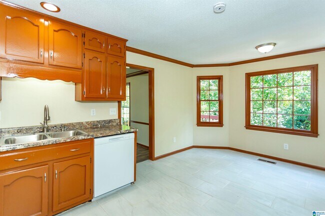 Building Photo - 917 Old Oak Trce