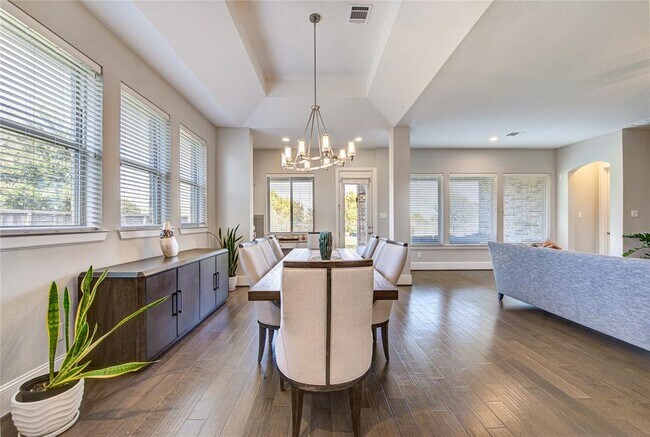 Building Photo - 2403 Juniper Bnd