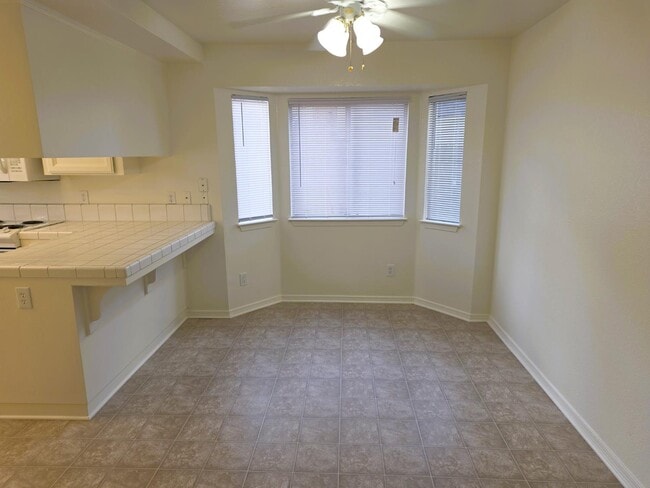 Building Photo - 832 Burlingame Ave