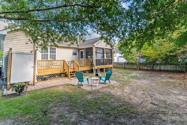 Building Photo - PERFECT "WORK FROM HOME" LOCATION FOR JAN-MAY of 2026