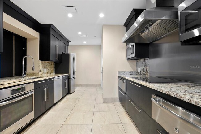 Building Photo - 3301 Bayshore Blvd