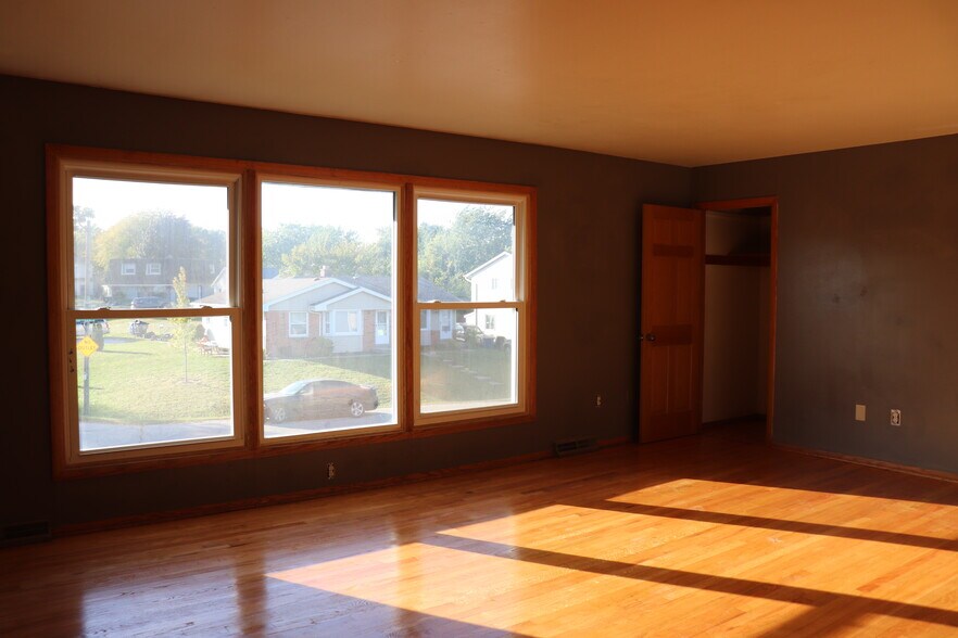 Living room - 3627 Southwood Dr
