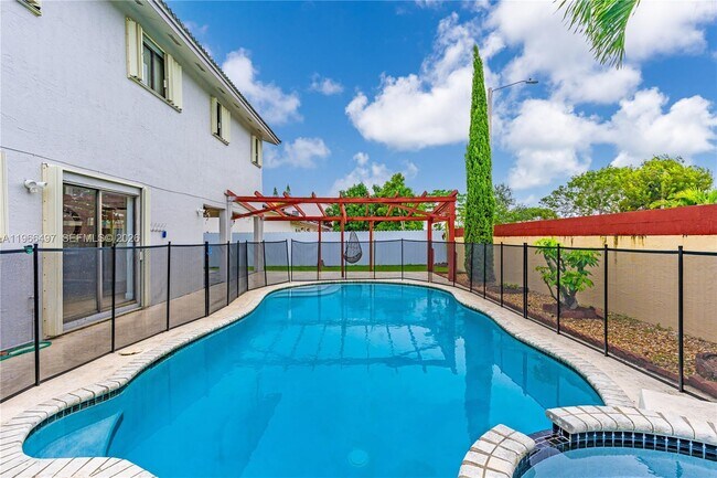 Building Photo - 14011 SW 156th Terrace