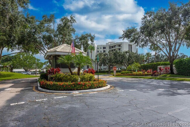 Building Photo - 6463 La Costa Dr