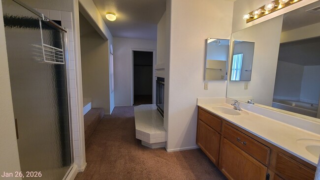 Building Photo - 2 Story home with 4 Bedrooms