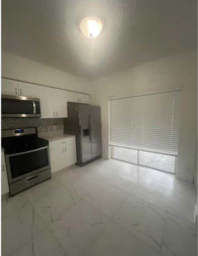 Building Photo - 7870 Dixie Beach Cir