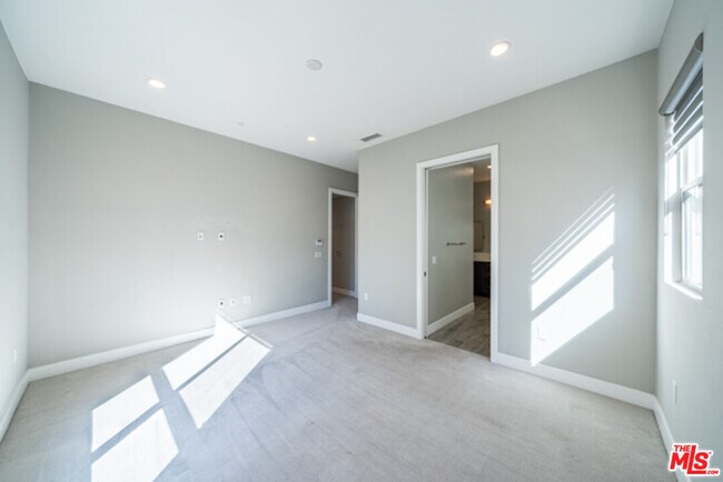 Building Photo - 5837 Village Dr