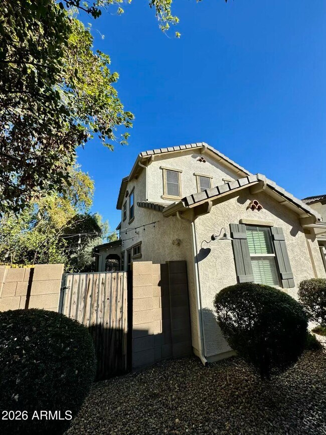 Building Photo - 4740 E Tierra Buena Ln