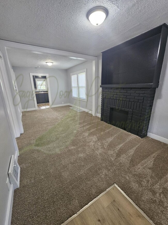 Building Photo - FULLY UPDATED!!!